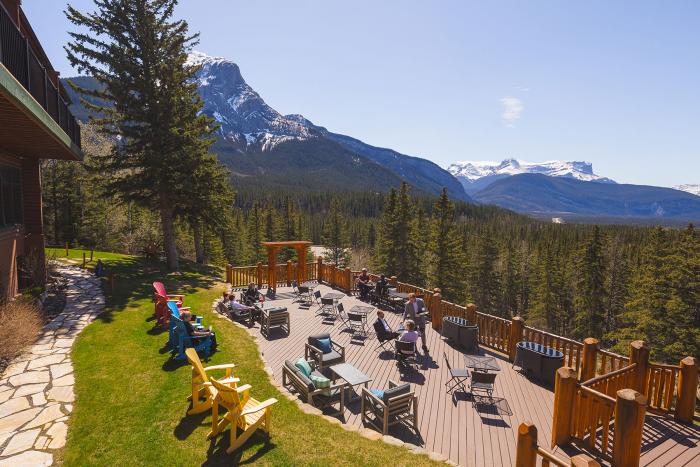 Overlander Mountain Lodge 