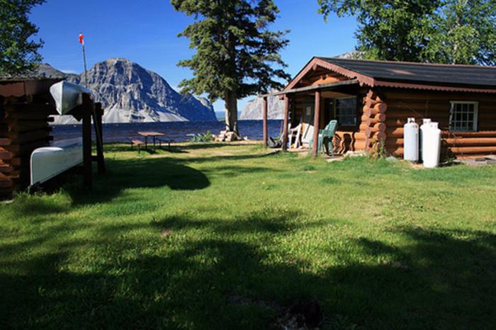 Nahanni Mountain Lodge 