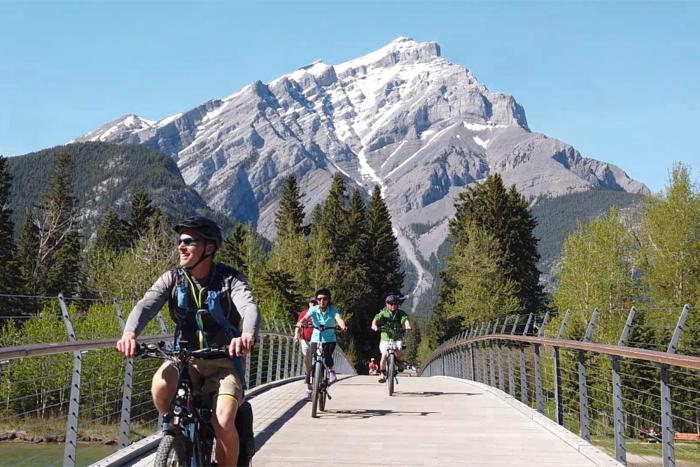 E-Bike Tour bei Abenddämmerung 