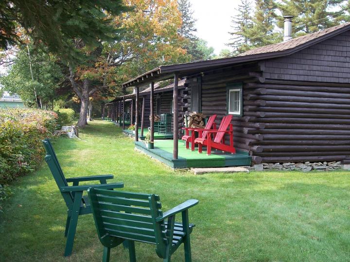 Pond's Resort on the Miramichi 01.01.2024 - 31.12.2024 | 1 Person im Zimmer (Single) | One Bedroom Chalet