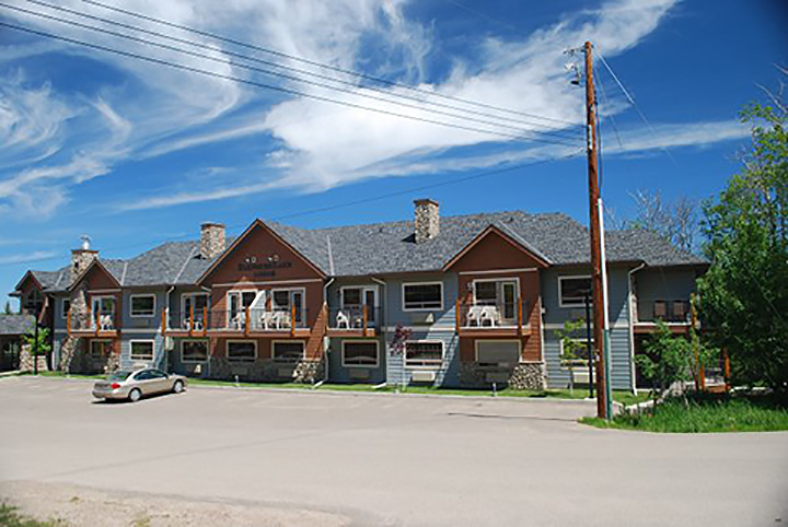 Elkwater Lake Lodge 