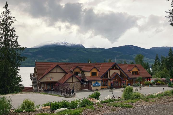 Halcyon Hot Springs Resort 