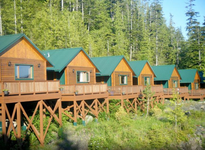 Bear Cove Cottages 01.04.2022 - 30.09.2022 | 1 Person im Zimmer (Single) | Studio Cabin