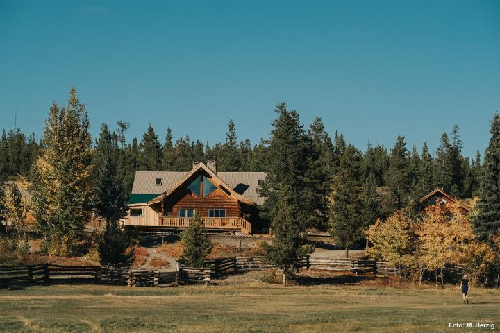 Terra Nostra Guest Ranch 01.05.2024 - 15.10.2024 | 2 Personen im Zimmer (Double) | Saddle Cabin | Vollpension