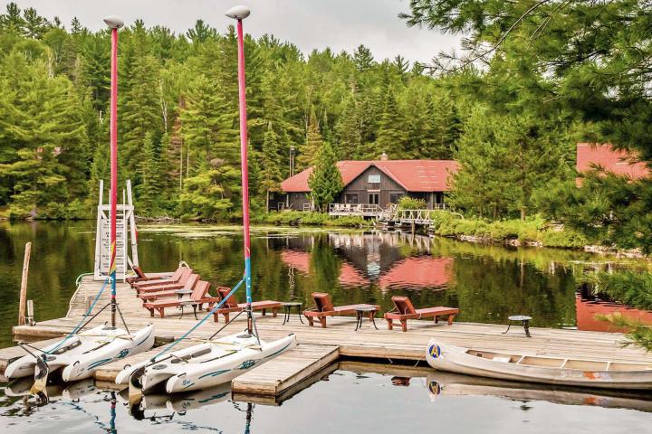 Arowhon Pines 21.06.2024 - 11.07.2024 | 1 Person im Zimmer (Single) | Cabin Room | Vollpension