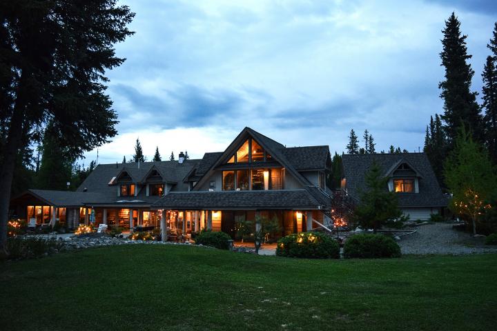 Retreat Wilderness Inn 