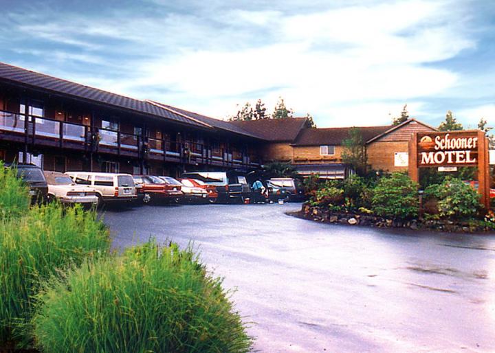 Schooner Motel  