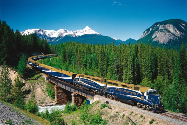 First Passage to the West 01.05.2020 - 31.07.2020 | 2 Personen im Zimmer (Double) | Silver Leaf Service | Vancouver - Banff