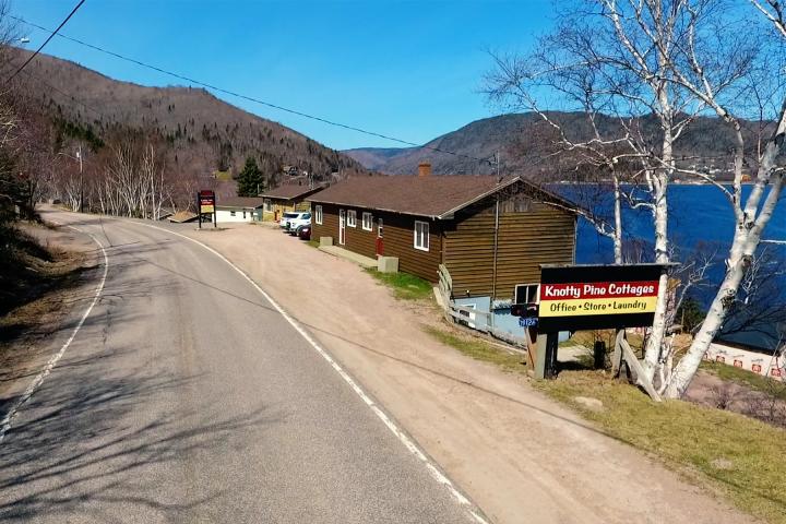 Knotty Pine Cottages 