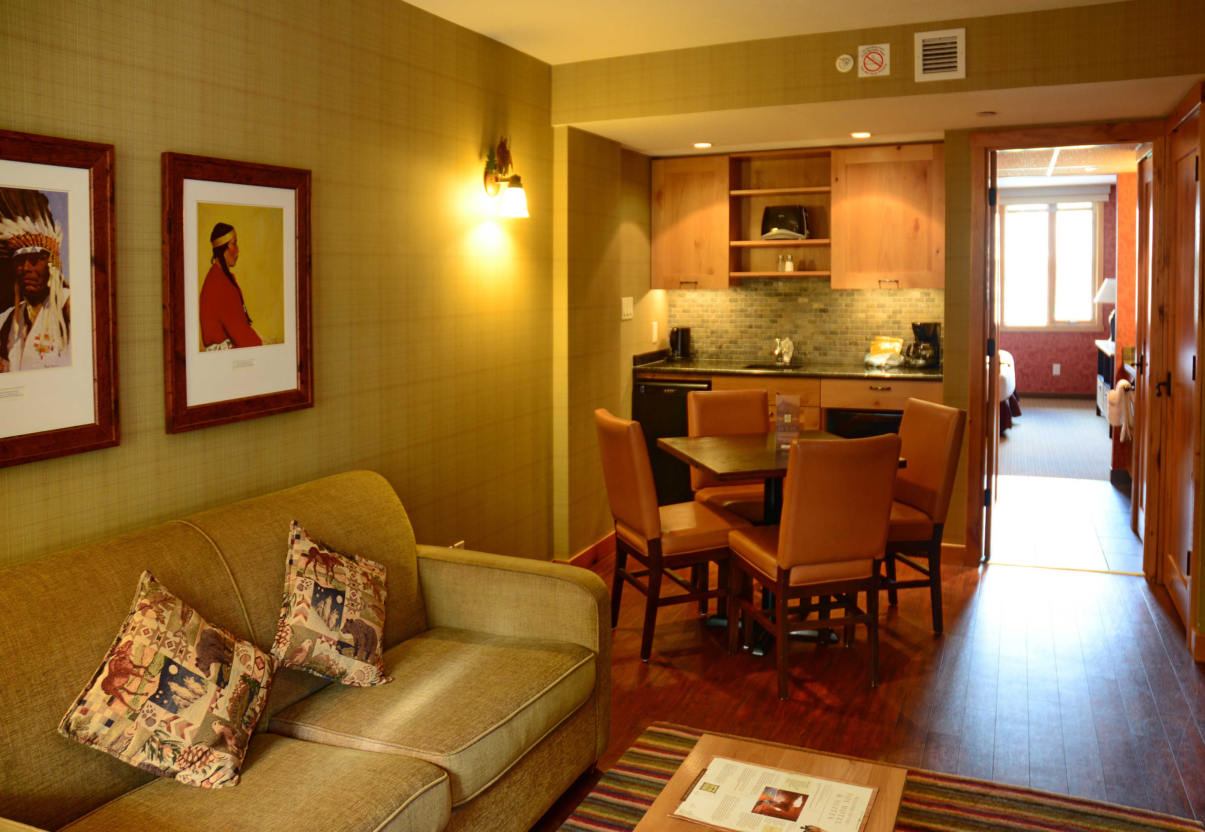 Fox Hotel & Suites 